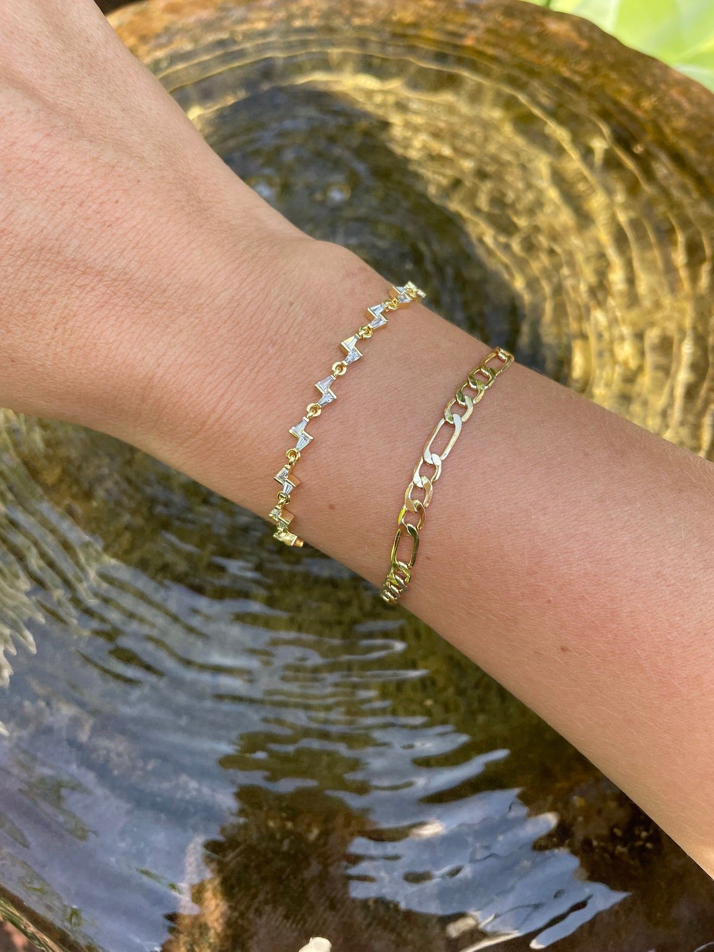 fiona figaro chain on model